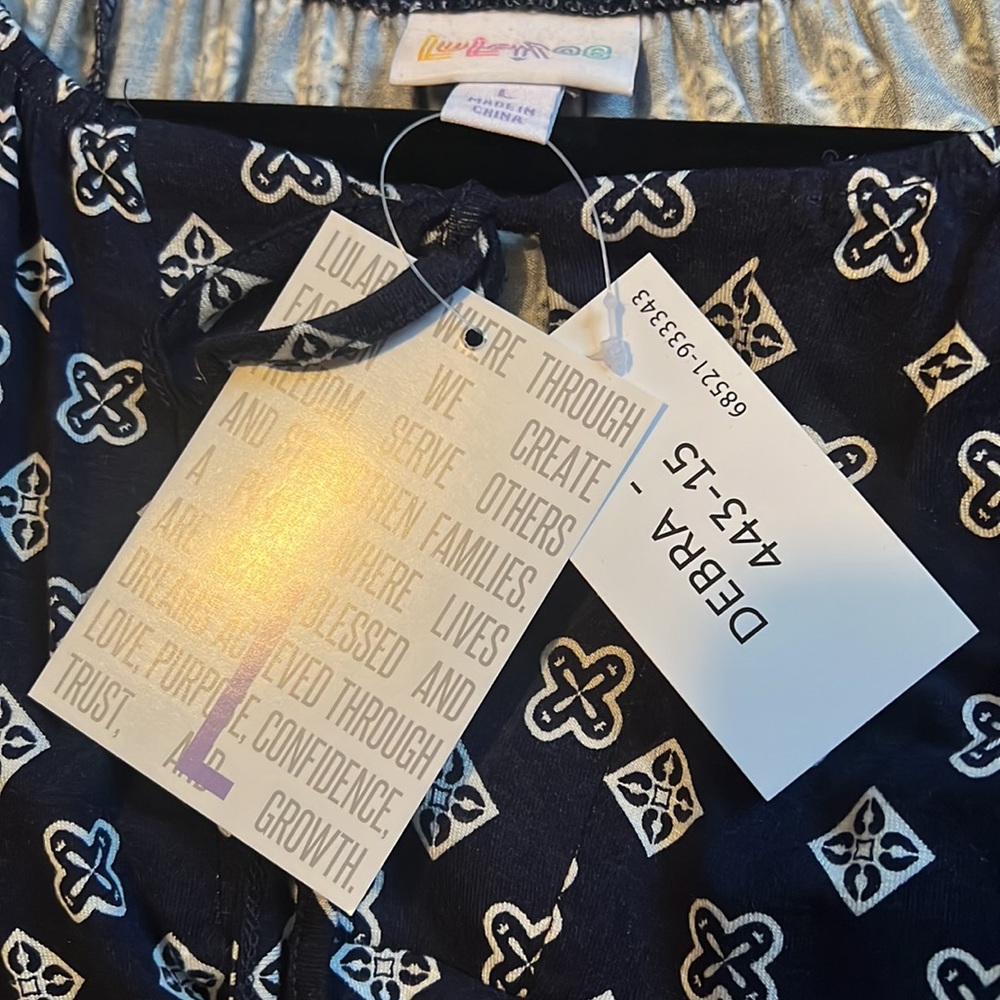 NWT Lularoe Debra - Picture 4 of 4